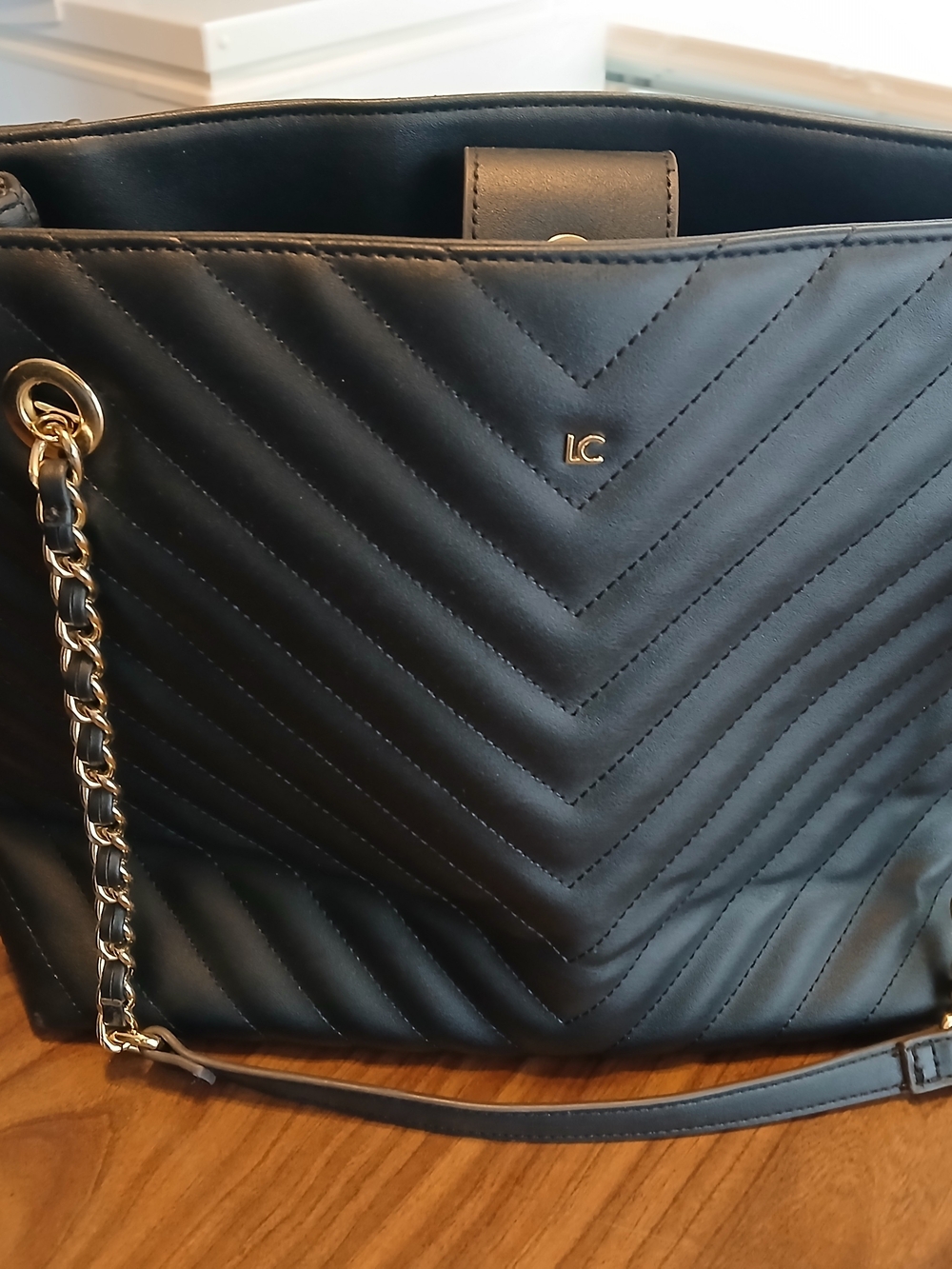 Liz Claiborne Black Quilted Shoulder Bag with Gold Chain